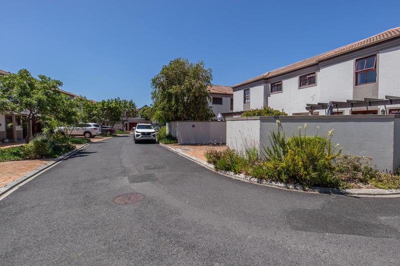 3 Bedroom Property for Sale in Kirstenhof Western Cape